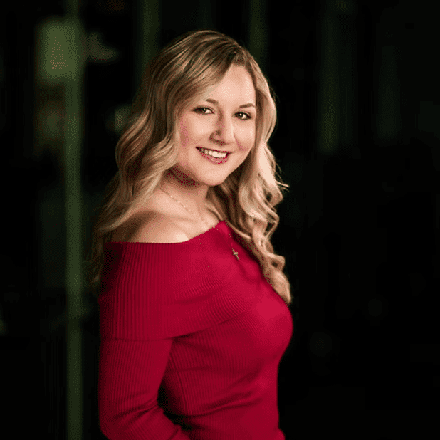 Portrait of Leah S., a professional stylist at Salon Bliss & Spa, showcasing their expertise and style.